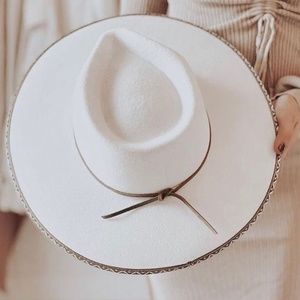 NEW! SALE LAST ONE  Olive and pique teak rancher hat